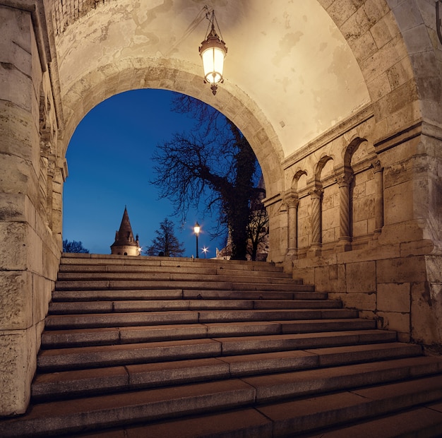 Arco de entrada iluminado