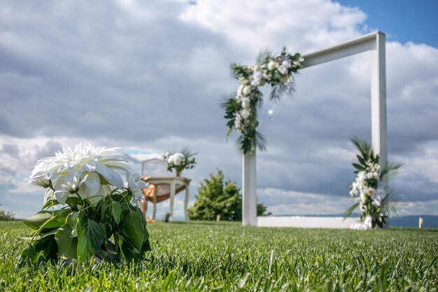 Foto arco floral de la boda