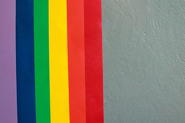 Arco-íris LGBTQ ou bandeira do orgulho gay na textura do papel colo Fundo abstrato para design