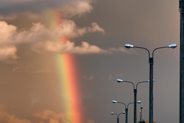 Arco iris luz puesta de sol nube oscuro