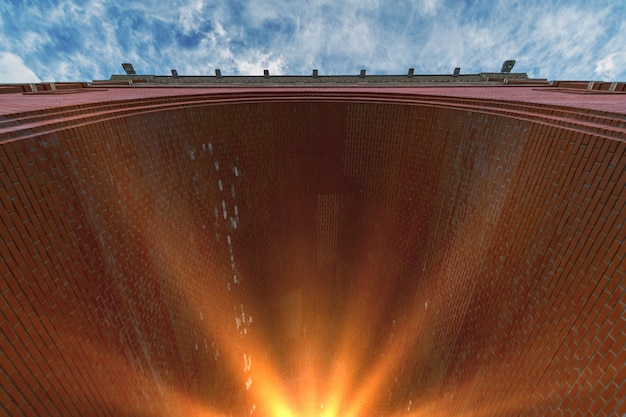 Arco de ladrillo rojo. Luz del sol al final del túnel.