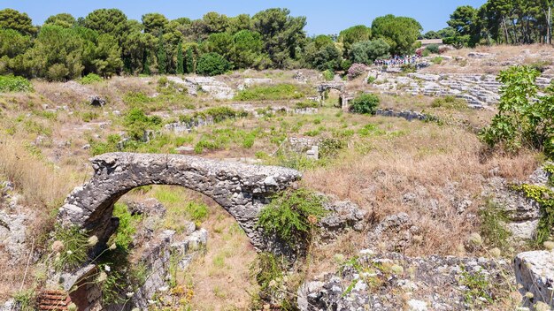 Arco no antigo anfiteatro romano em Siracusa