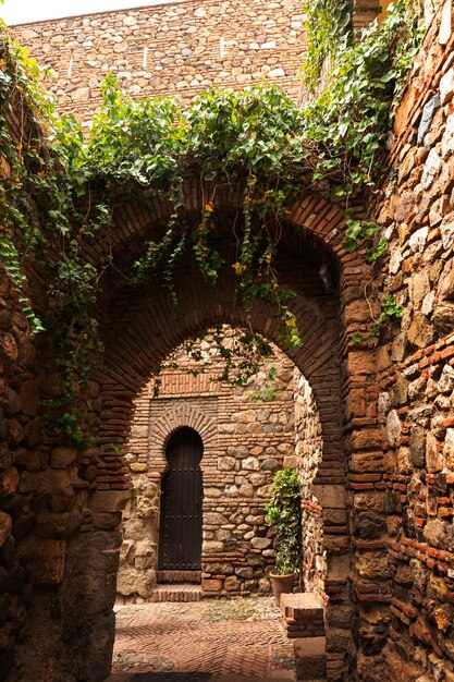 Arco de piedra antiguo Alcazaba Málaga