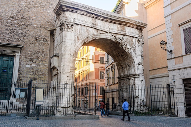 Arco de la puerta de Gallienus o Esquiline en Roma