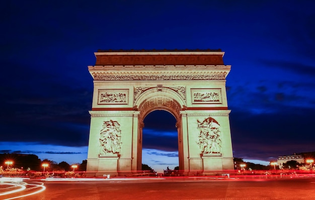 Foto el arco triunfal en la noche parís francia