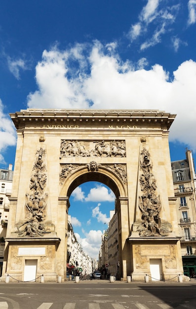 El arco triunfal de Porte Saint Denis París Francia