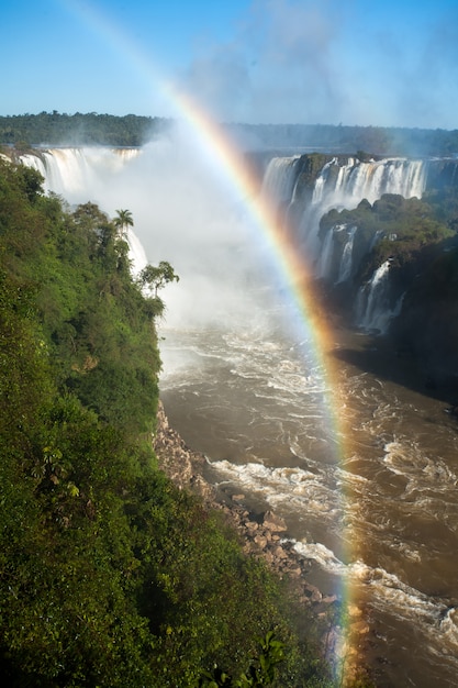 Arcoiris en el parque nacional de las Cataratas del Iguazú