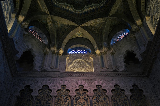 Arcos e colunas da MesquitaCatedral de Córdoba Andaluzia Espanha