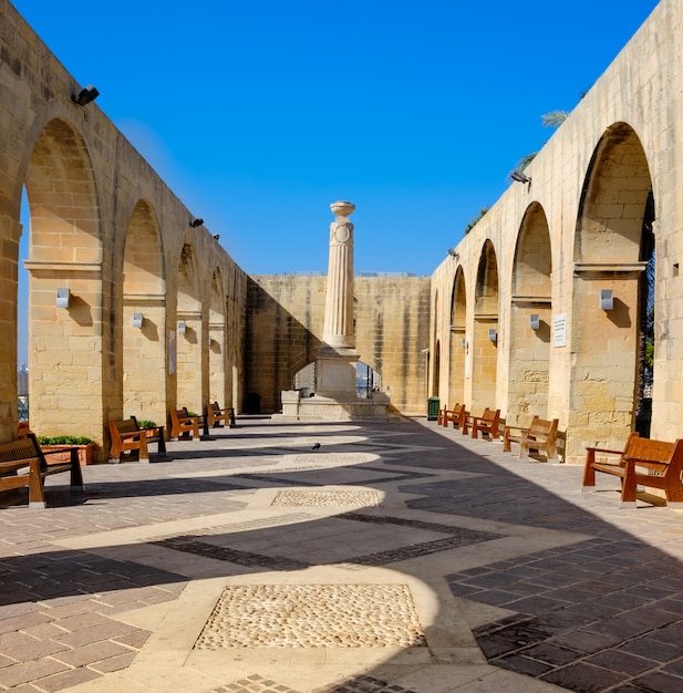 Arcos em upper barrakka gardens em valetta