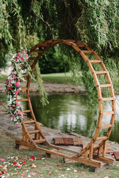 Foto Área de ceremonia de boda, decoración de sillas de arco.