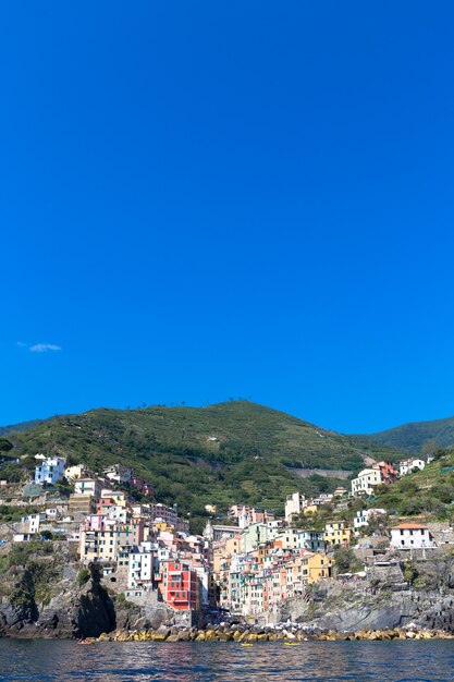 En el área de Cinque Terre, Rio Maggiore es una de las ciudades más hermosas debido a la forma de V de disposición de casas rurales