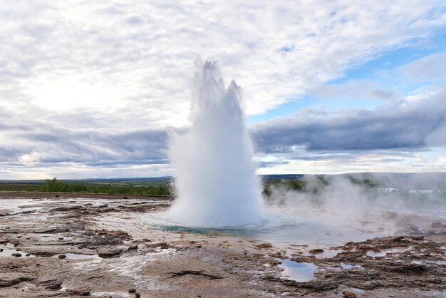 Foto Área geotérmica geyser strokkur ruta del círculo dorado islandia. europa