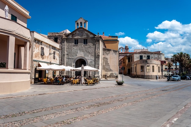 Área pedonal nas muralhas de Alghero Sardinia