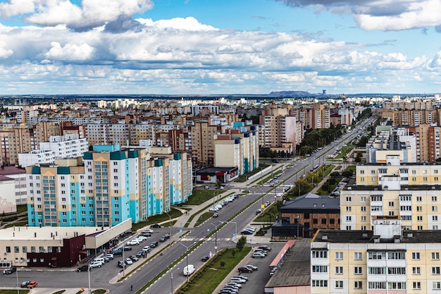 Área residencial moderna de vários andares. crédito hipotecário para uma jovem família. bielo-rússia. soligorsk.