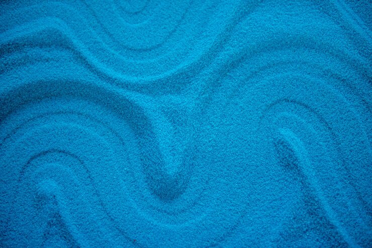Foto areia azul sólida com diferentes padrões de cor azul turquesa desenho na areia