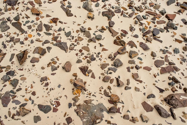 Areia da praia com fundo de textura de pedras