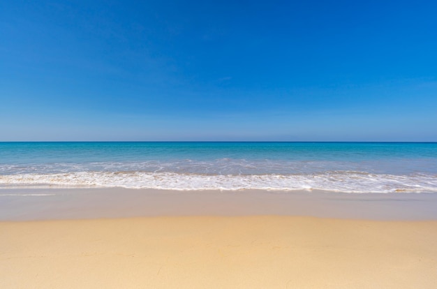 Areia do mar vazio e fundo de verão de praia com espaço de cópia praia de areia bonita em phuket tailândia