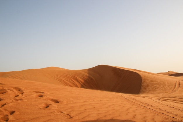 Areia vermelha do deserto perto de Dubai