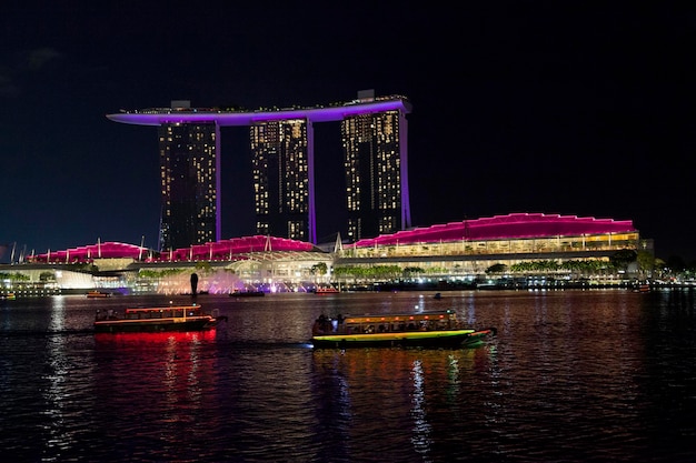 Las arenas de la bahía de Marina en Singapur por la noche