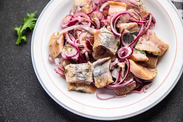 arenque filete de pescado salado marisco fresco comida saludable comida bocadillo en la mesa espacio de copia comida