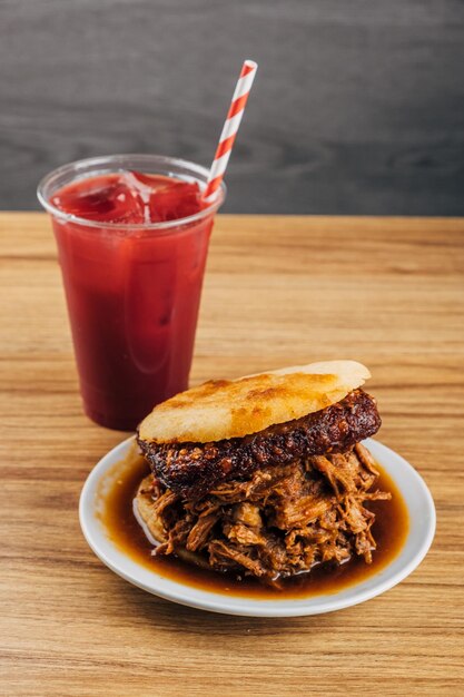 Foto arepa típica venezuelana da parte norte do país chamada aguita de sapo