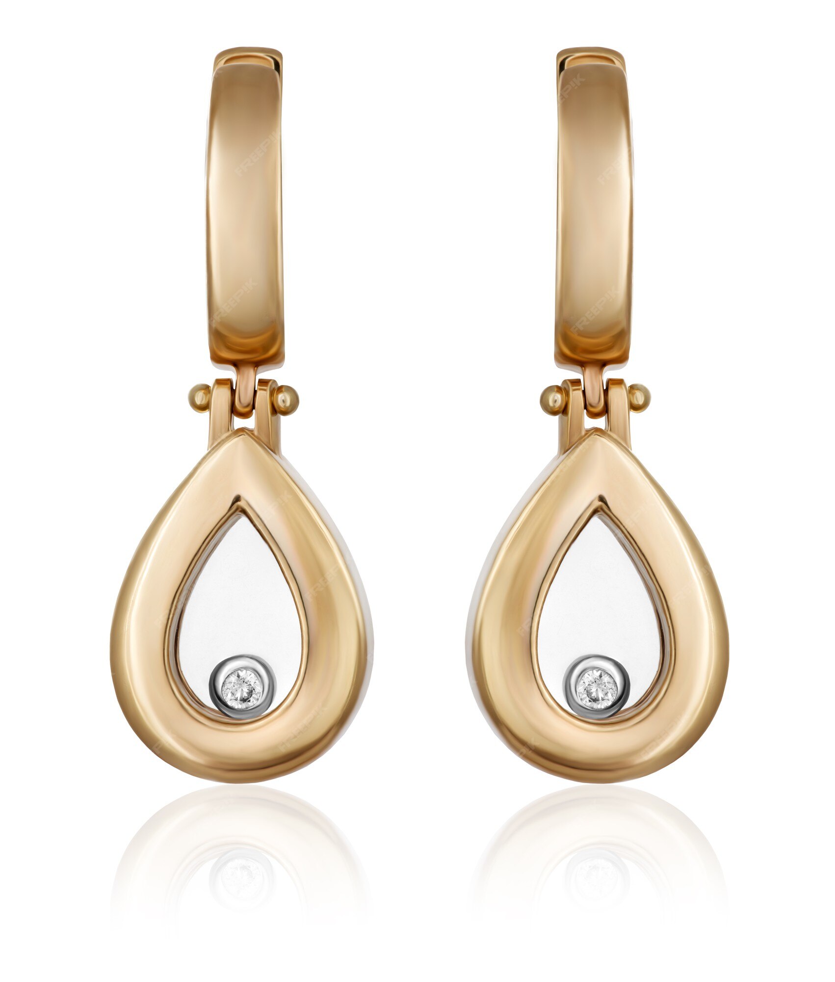 Aretes de oro. joyas de oro. pendientes para mujer. pendientes elegantes y de | Foto Premium