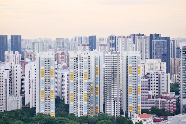 Arial vista dos edifícios da cidade de singapura dia ensolarado