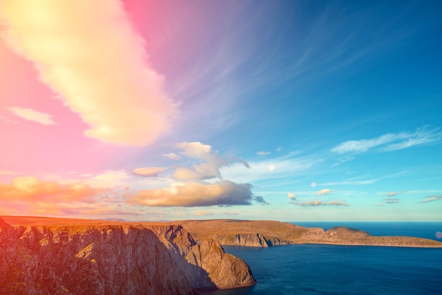 Arktischer Fjord mit blauem Himmel Nordkap Nordkapp Insel Mageroya Natur Norwegen