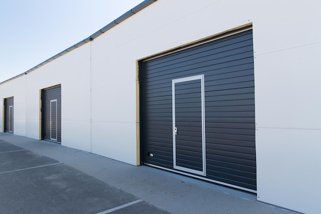 Foto armazenamento, estrutura de construção e conceito de arquitetura - garagem ou armazém exterior