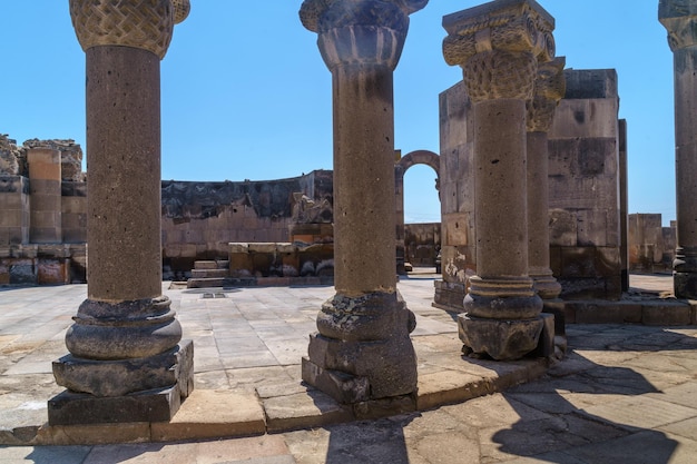Armenien die Ruinen des alten Klosters Zvarnots in Eriwan