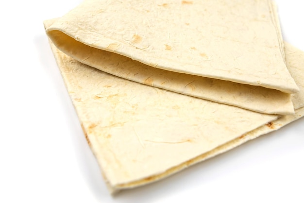 Armenisches Lavash isoliert auf weißem Hintergrund