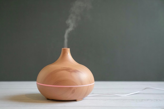 Aromaöldiffusor auf dem Tisch