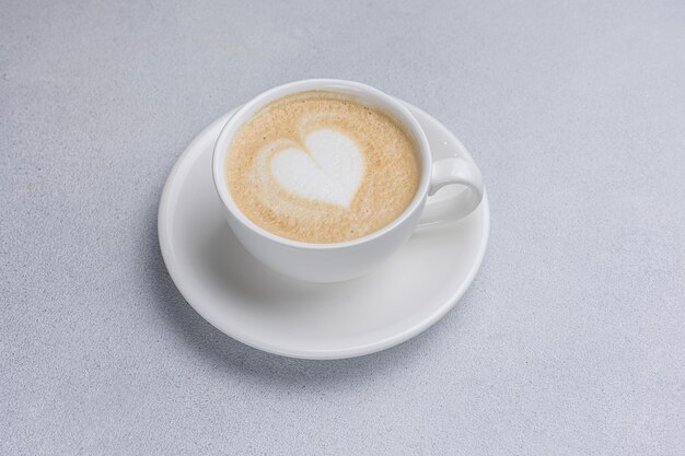 Foto aromatischer kaffee auf einem hellen hintergrund