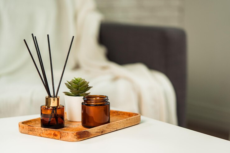 Foto aromatizante de cana-de-açúcar e vela na mesa do quarto
