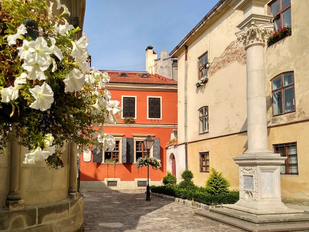 Arquitectura antigua en el barrio armenio de la ciudad de Lviv