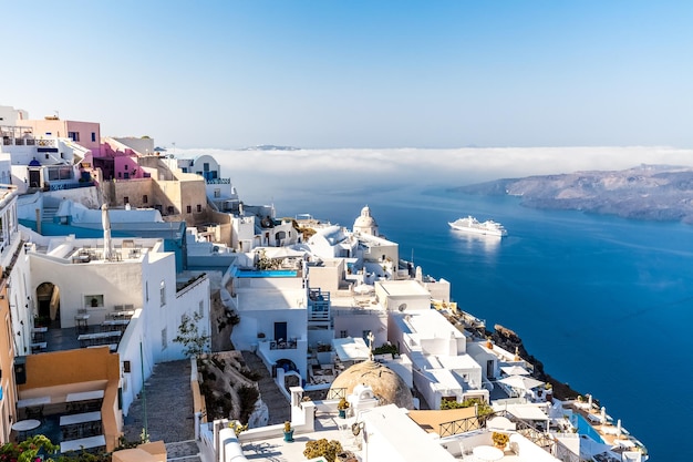 Arquitectura blanca en la isla de Santorini Grecia