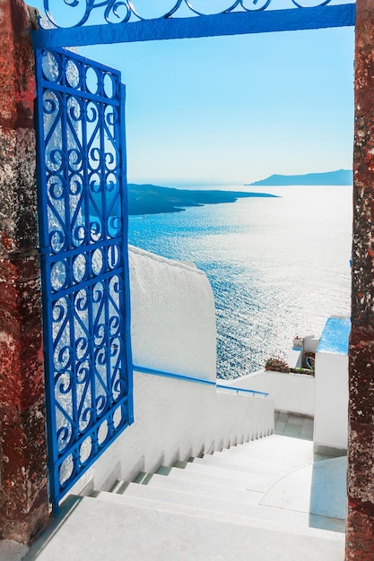 Arquitectura blanca en la isla de Santorini Grecia