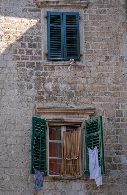 Arquitectura en el casco antiguo de Kotor en Montenegro