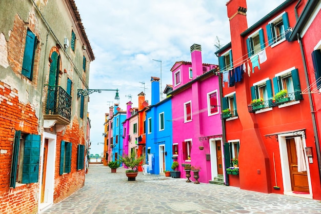 Arquitectura colorida en la isla de Burano, Venecia, Italia. Destino de viaje famoso