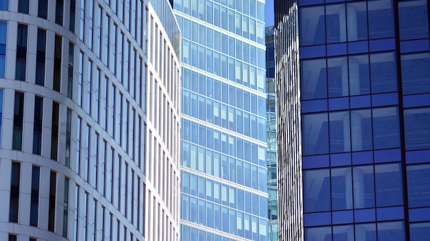 Arquitectura del distrito comercial corporativo del centro Edificio de oficinas reflectante de vidrio