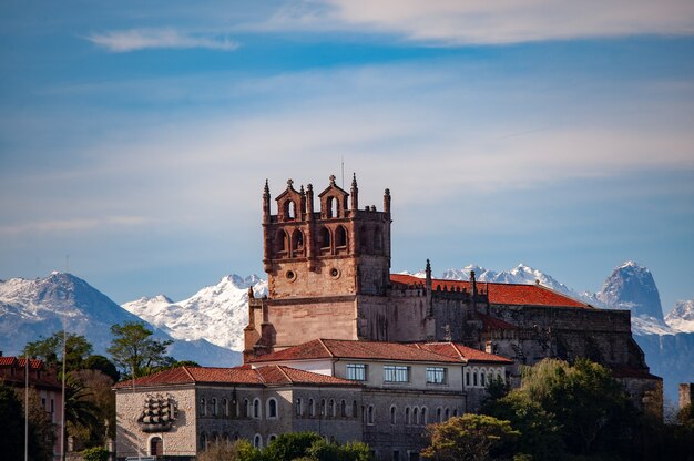 Arquitectura eclesiástica y religiosa de Cantabria.