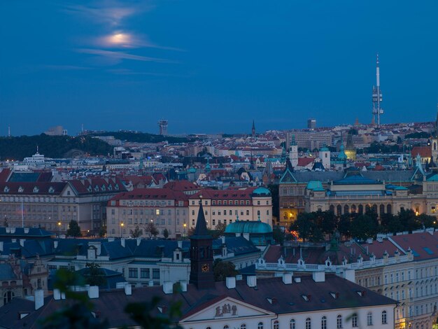 Arquitectura del edificio contra el cielo en Praga