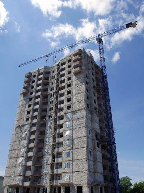 Arquitectura edificio inacabado en construcción