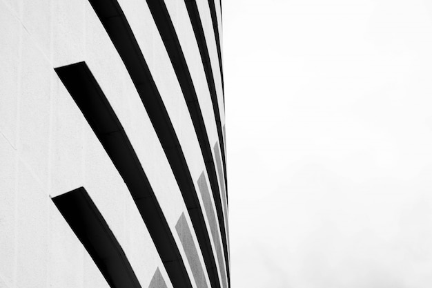 Foto arquitectura del edificio moderno modelo blanco y negro.