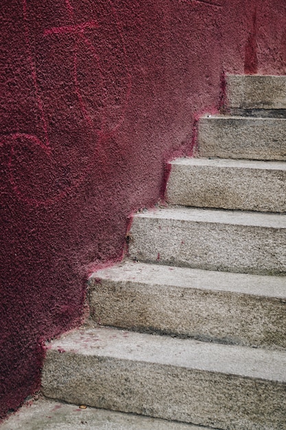 Arquitectura de escaleras en la ciudad de bilbao.