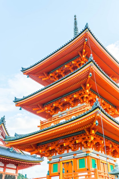 Arquitectura hermosa en el templo Kyoto de Kiyomizu-dera ,.