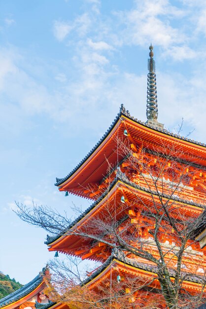 Arquitectura hermosa en el templo Kyoto de Kiyomizu-dera ,.