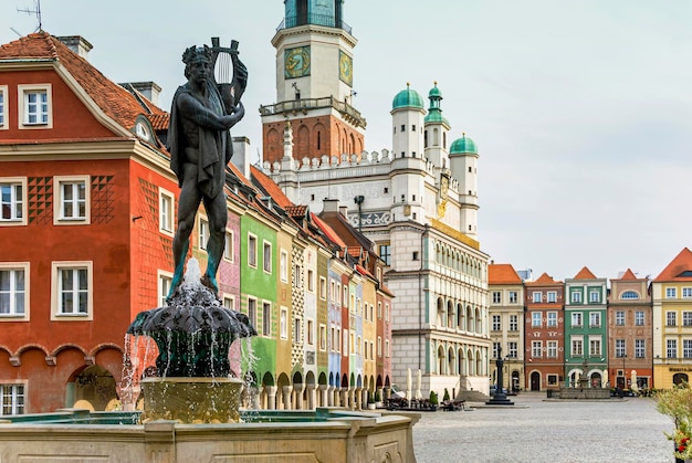 Arquitectura histórica del ayuntamiento en Poznan