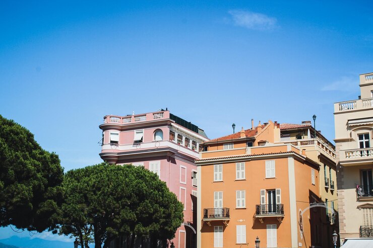 Arquitectura histórica de Mónaco en un día soleado