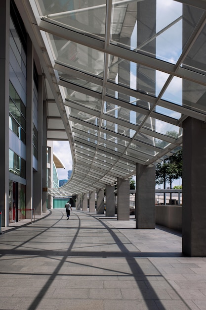 Arquitectura moderna de la metrópoli al estilo del minimalismo.